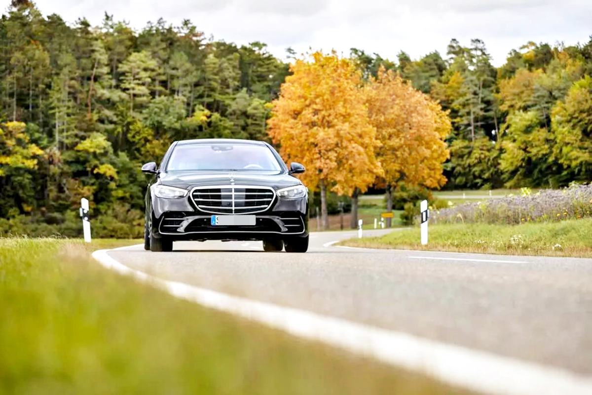 메르세데스 벤츠 S580 PHEV Carscoops.jpg