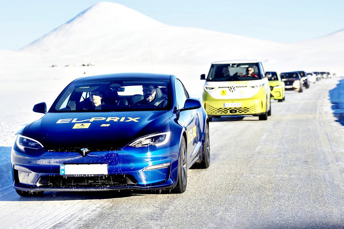 주행을 준비 중인 전기차들 Motor.jpg