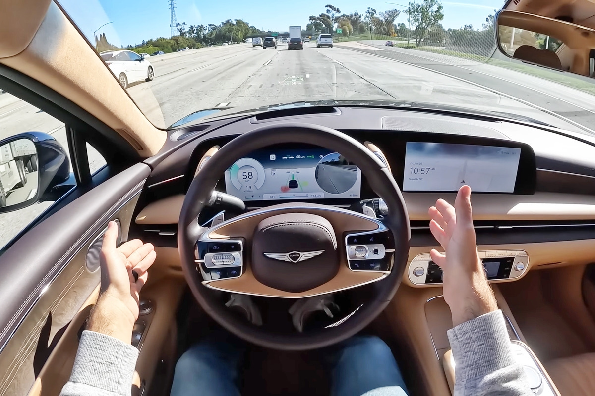 4_제네시스 G90 HDA2 작동_유튜브 채널 'MilesPerHr'.jpg