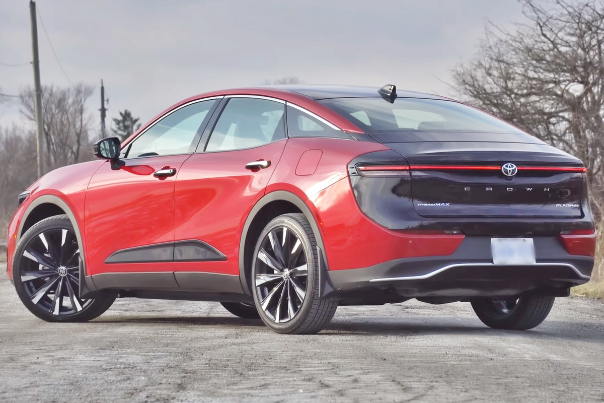 6_토요타 크라운_유튜브 채널 'TheStraightPipes'.jpg