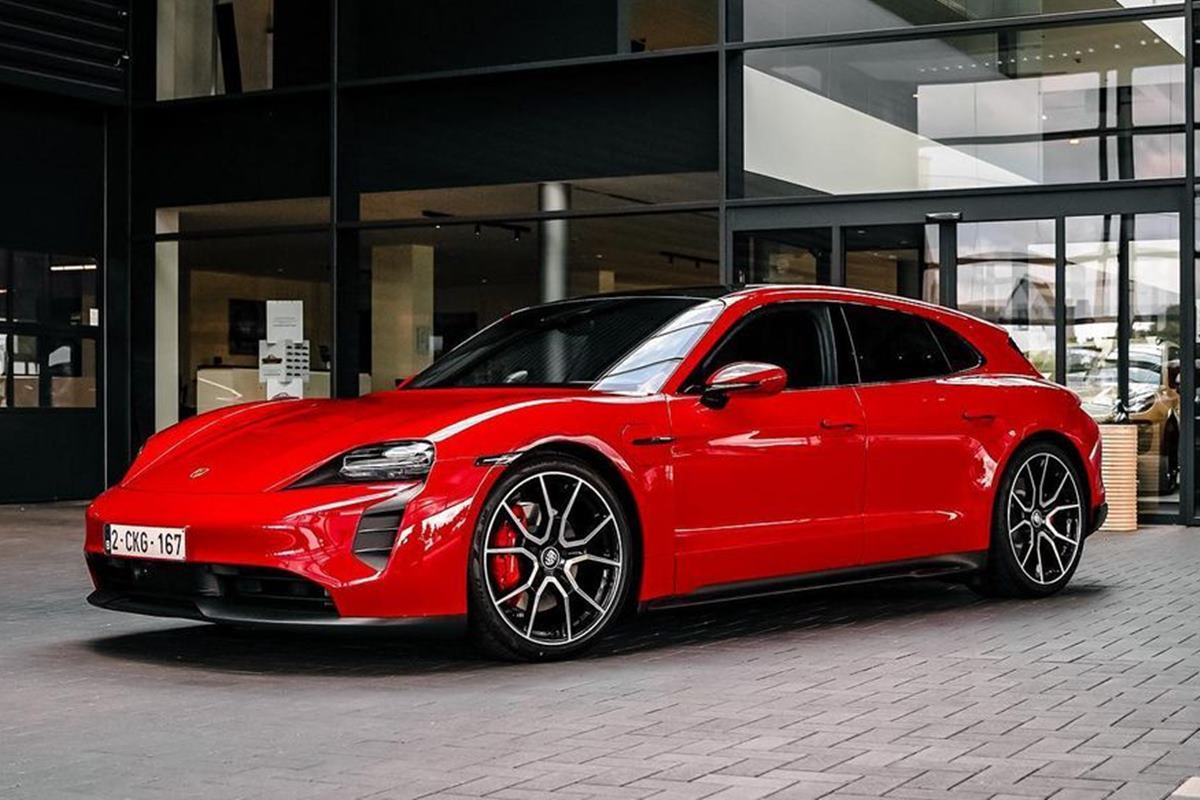 포르쉐 타이칸.jpg