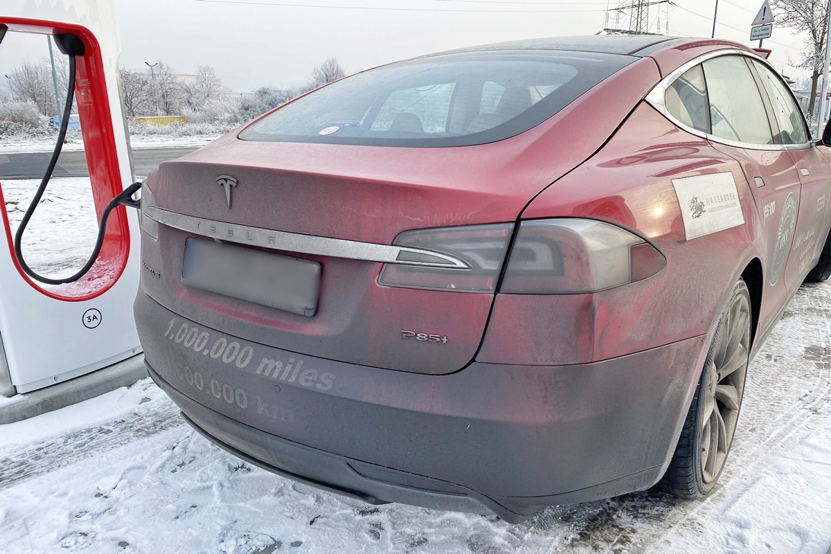 3_충전 중인 테슬라 모델 S_트위터 'gem8mingen'.jpg