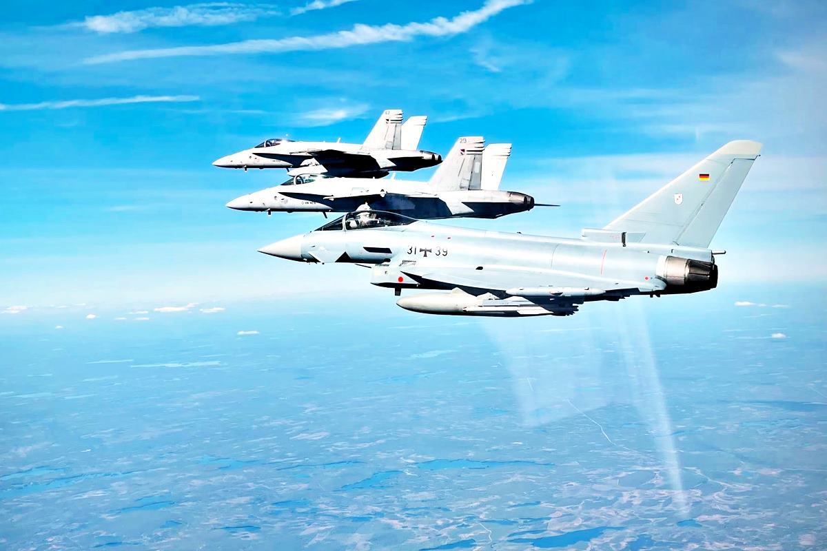 유로파이터와 FA-18 페이스북 유용원.jpg