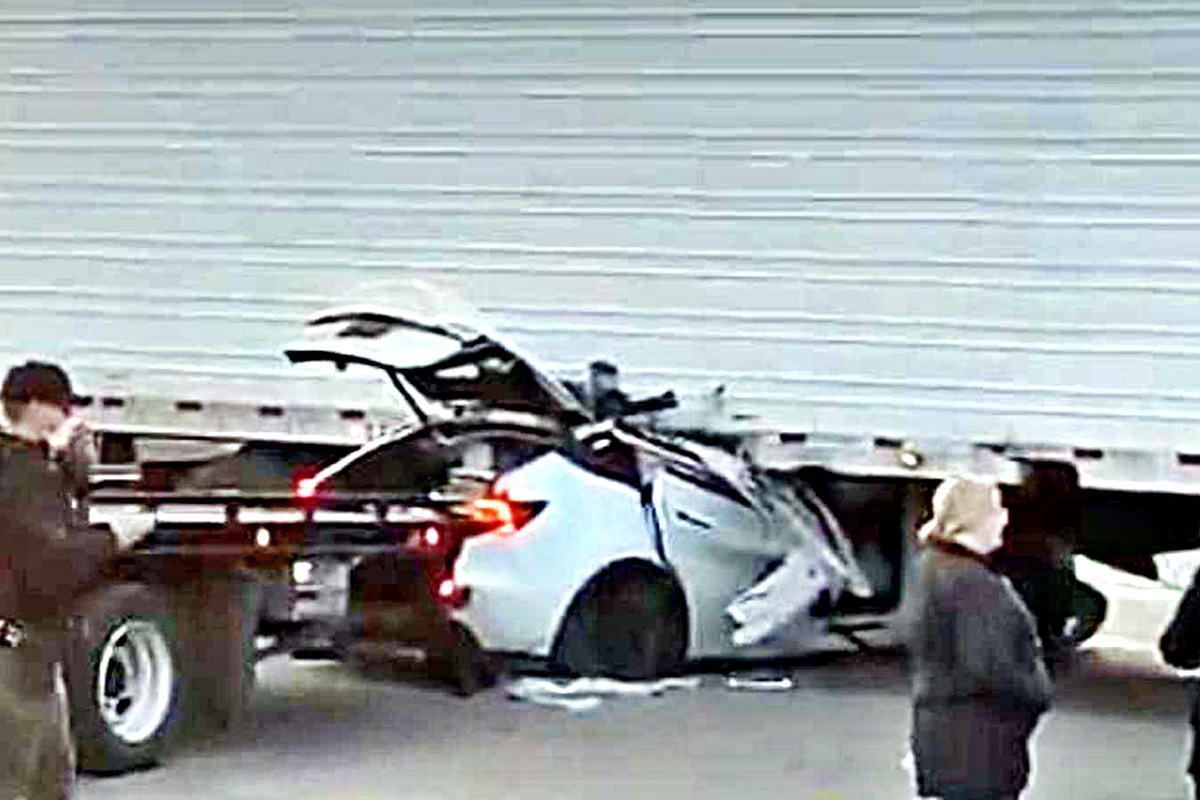 자율주행으로 인해 사망한 테슬라 운전자 InsideEVs.jpg