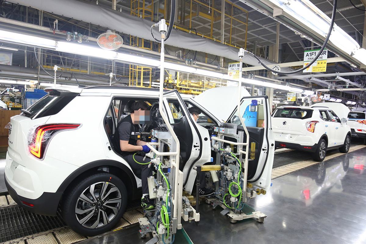 뉴스1 쌍용자동차 공정라인.jpg