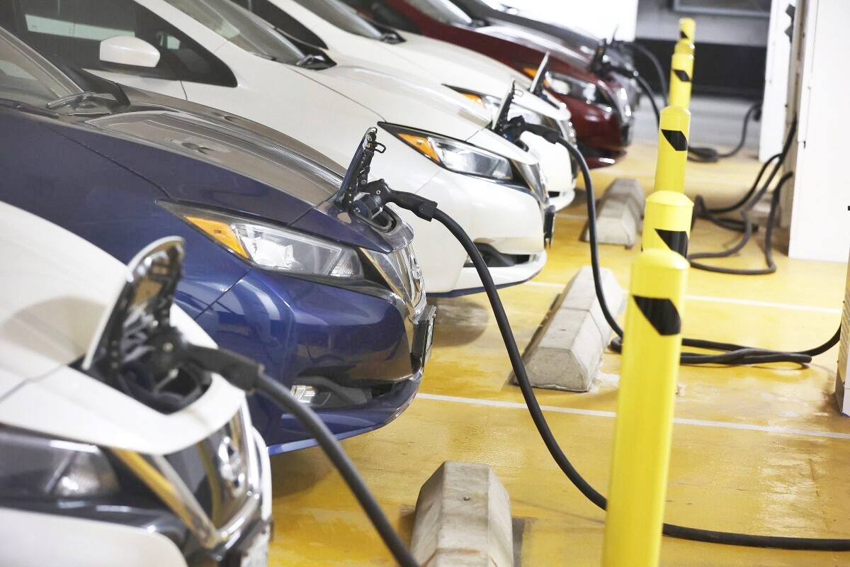 5_충전소 꽉 채운 전기차들_The San Diego Union-Tribune.jpg