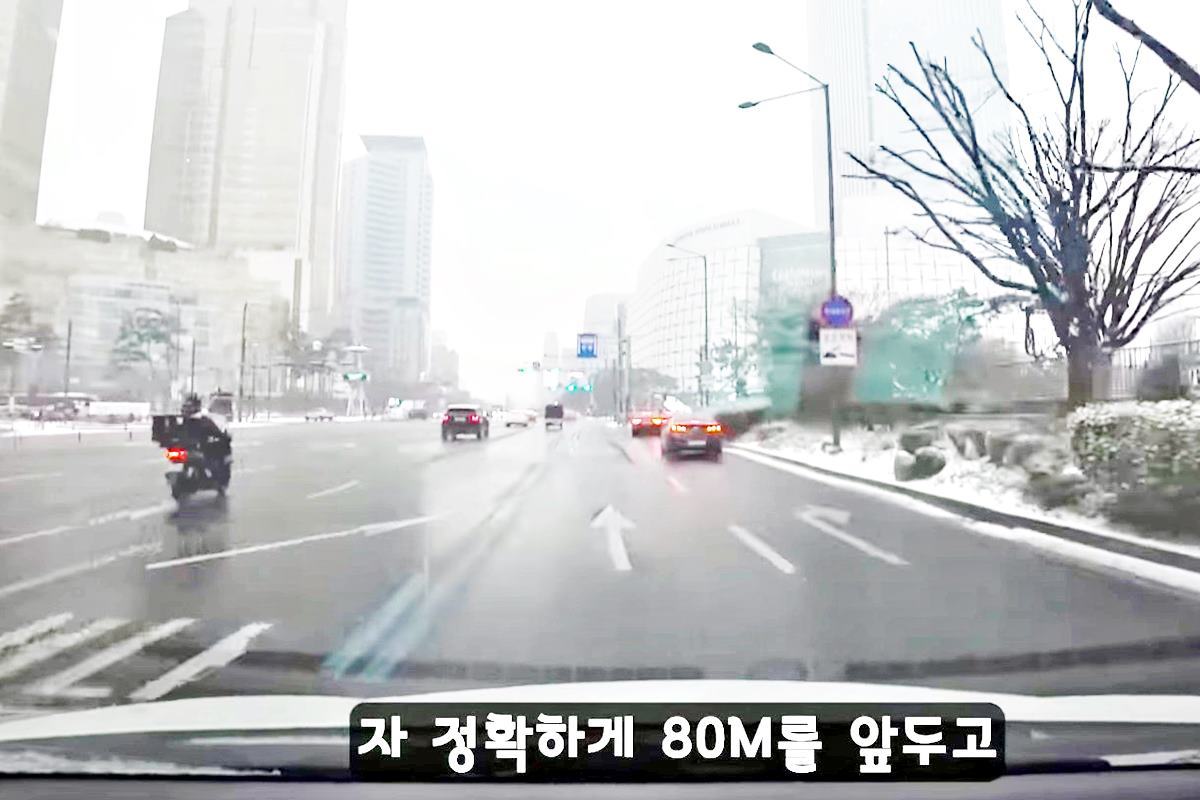 2개 차선을 급하게 이동해야 하는 잠실역 인근 도로 Youtube 정형돈의 제목없음TV.jpg