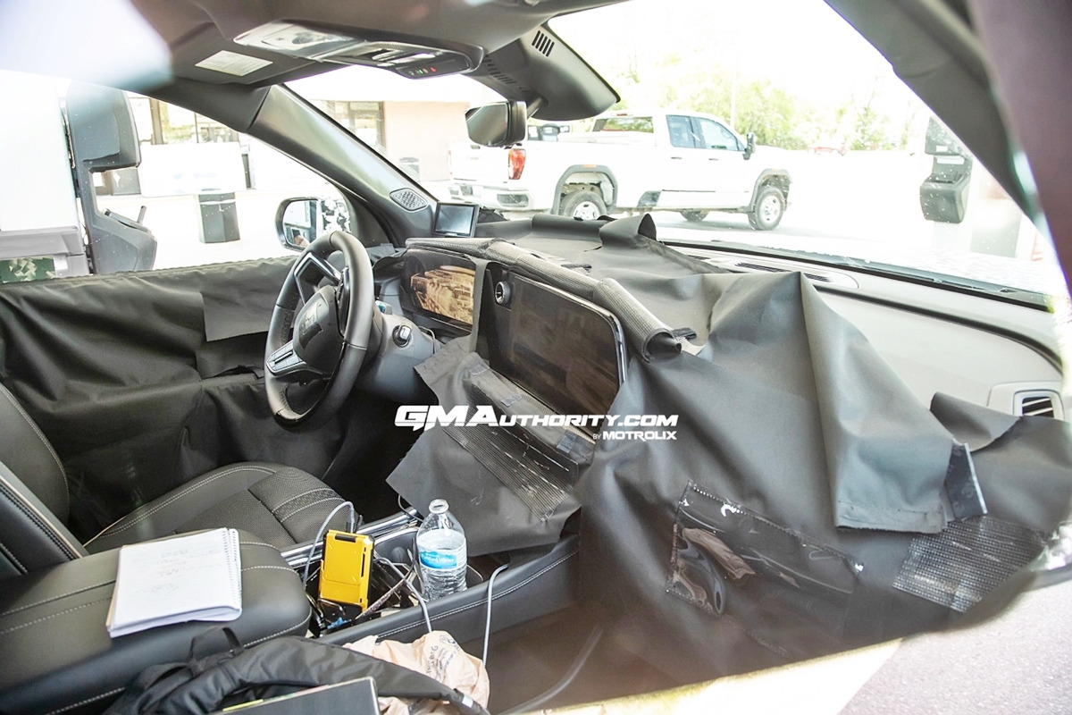 1_쉐보레 트래버스 풀체인지 테스트카 인테리어_'GM Authority'.jpg
