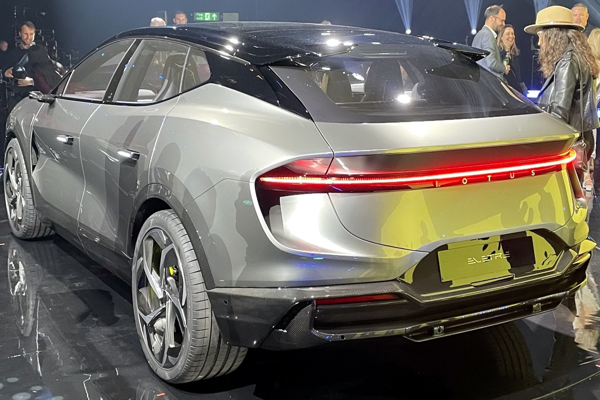 7_로터스 일레트라_Carscoops.jpg