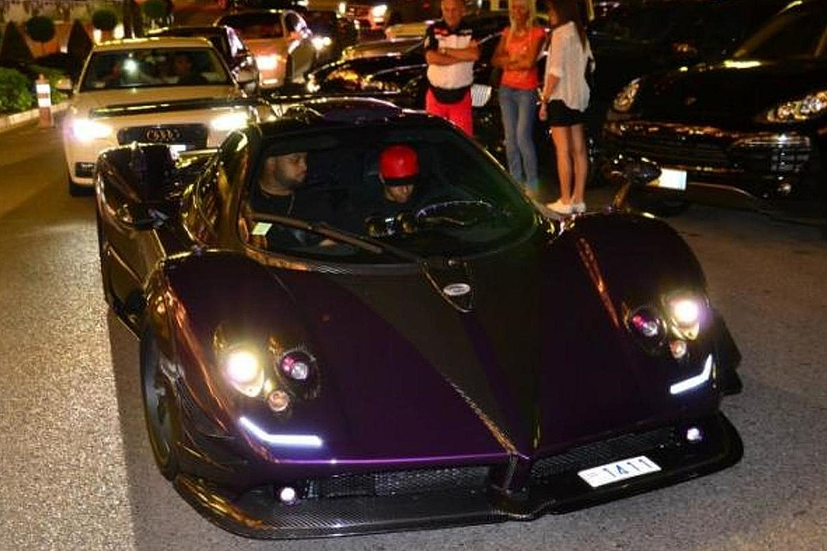 2014-497773-lewis-hamilton-driving-his-one-off-pagani-zonda-760-lh-in-monaco1.jpg