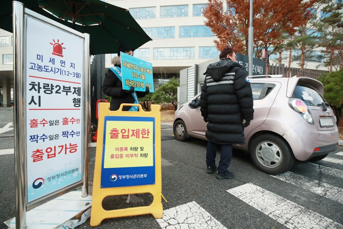 5_차량 2부제 경차 통과_'연합뉴스'.jpg