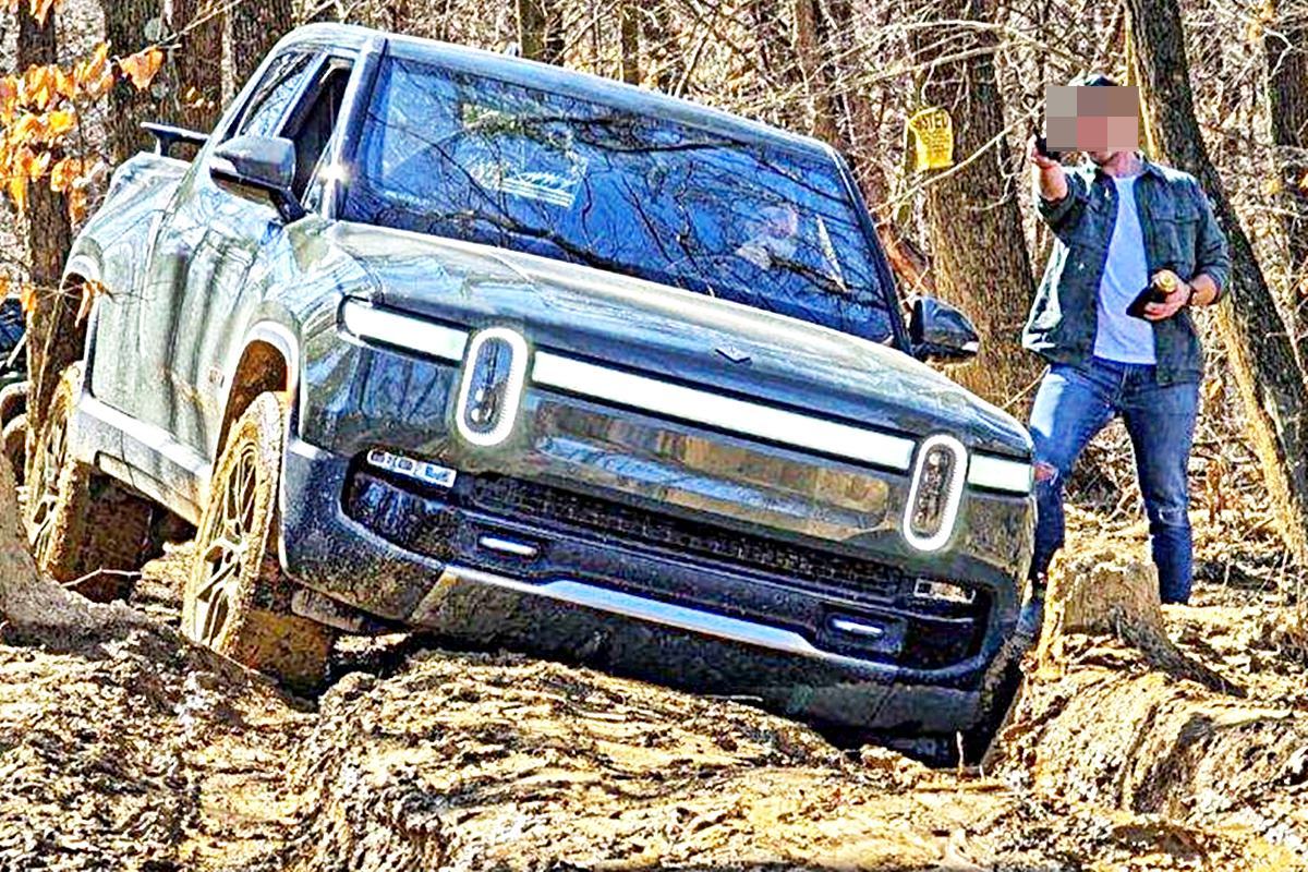 리비안 R1T Instagram hemlock_adv.jpg