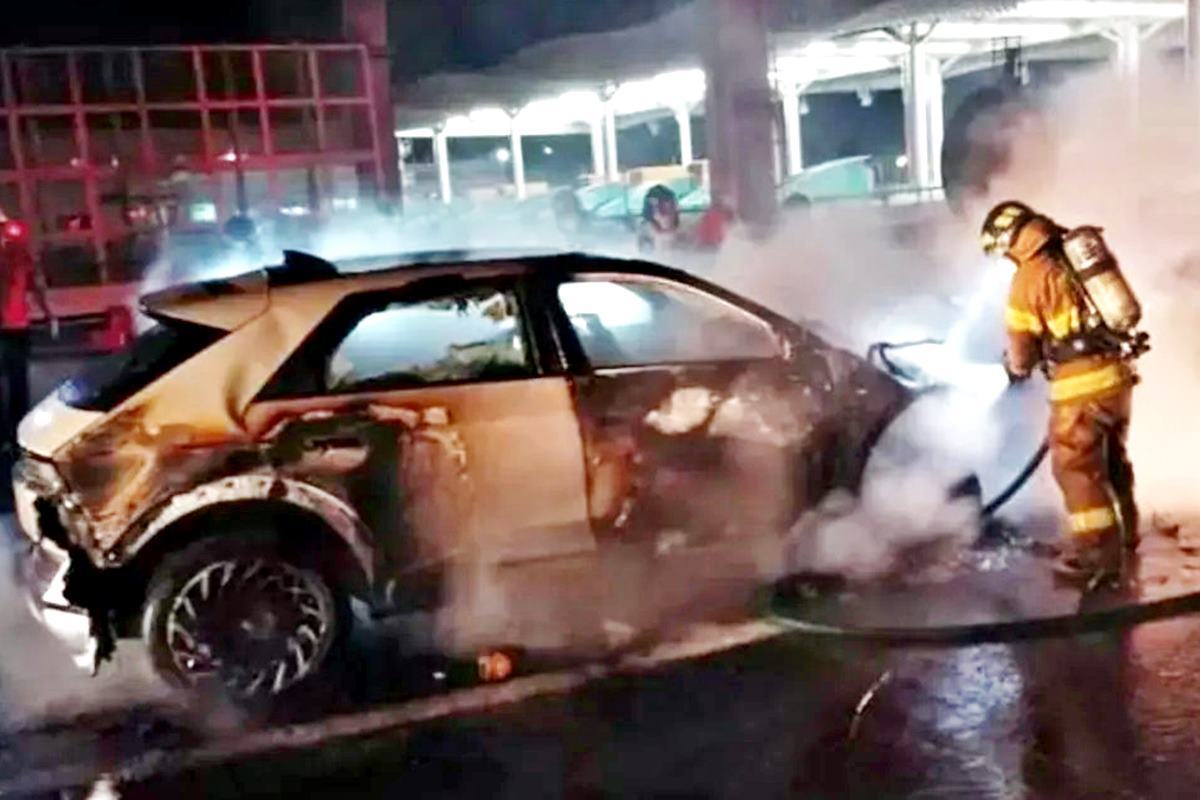 화재로 사망한 것이라 잘못 알려진 고속도로 아이오닉5 사고.jpg