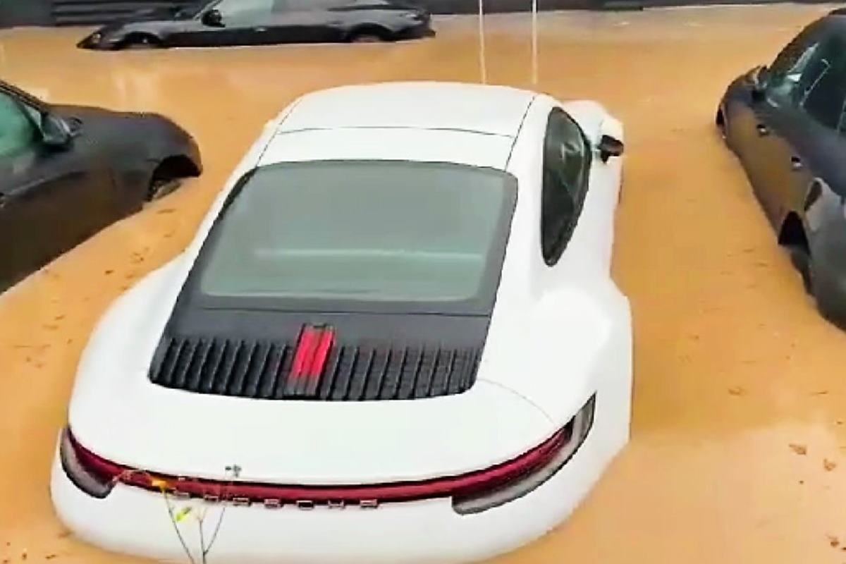 침수된 포르쉐 차량.jpg