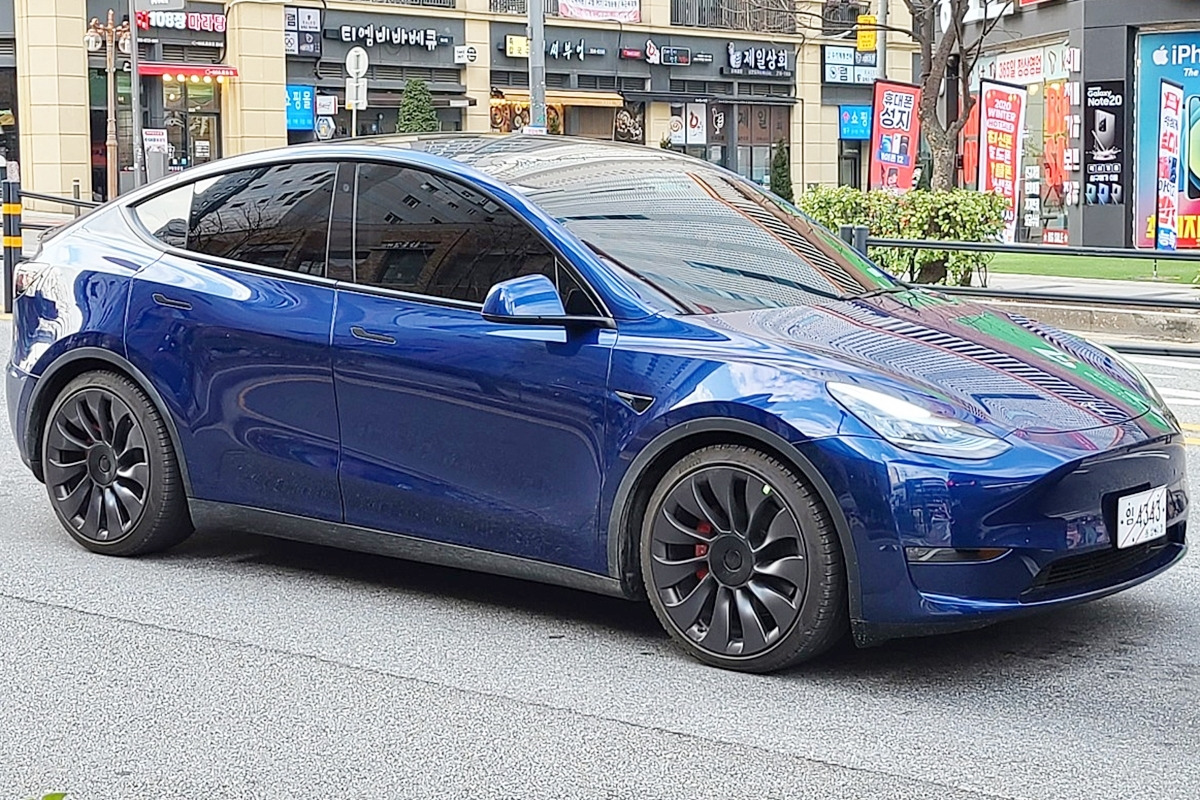 4_테슬라 모델 Y_네이버 남차카페 'swiss made'님.jpg