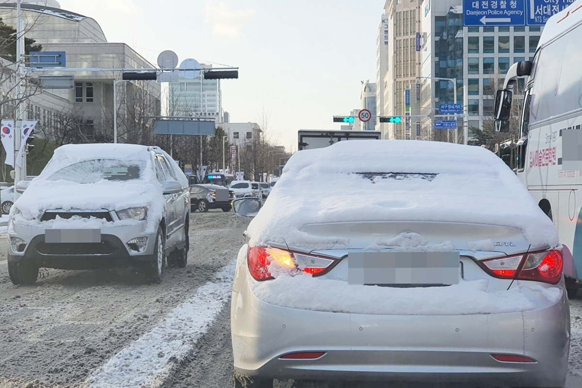 6_눈 쌓인 자동차_뉴스프리존.jpg