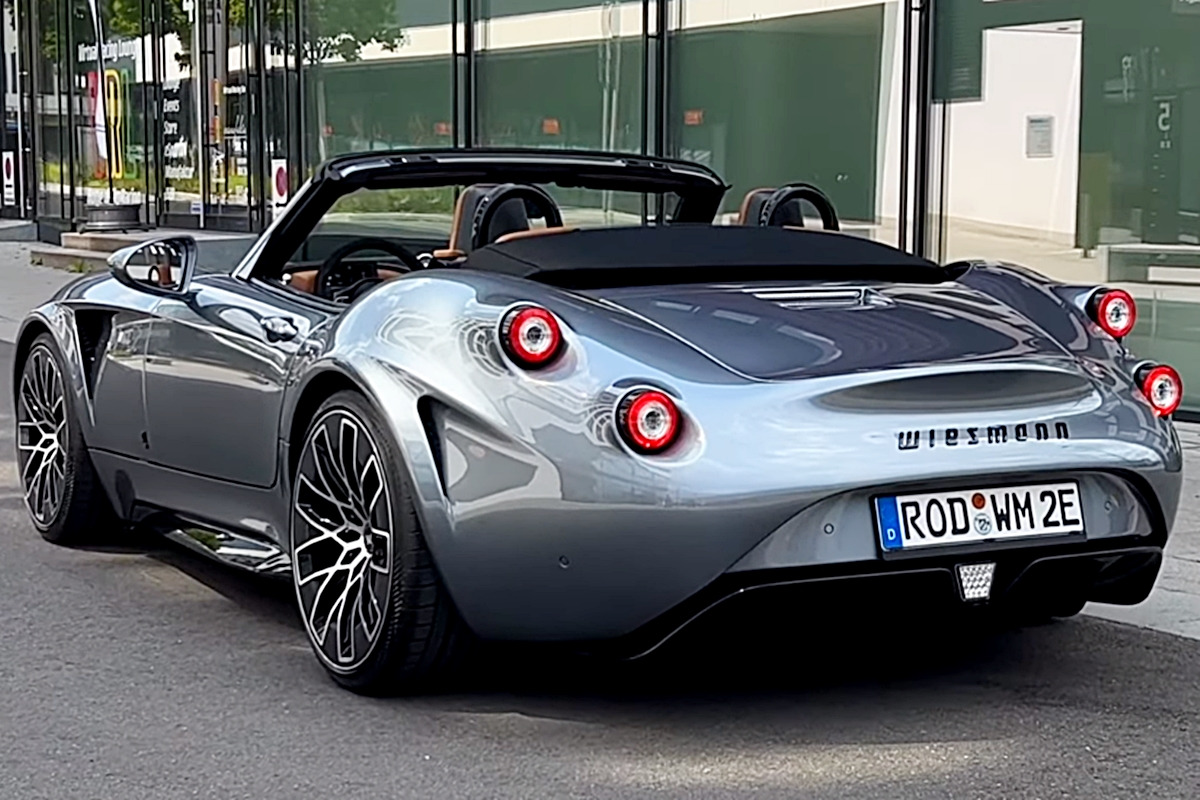 비이스만 썬더볼_1_YouTube 'Nina Car Maria Weizenecker'.jpg