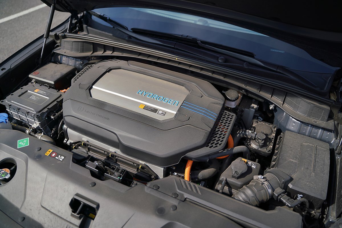 넥쏘에 탑재된 수소전지.jpg