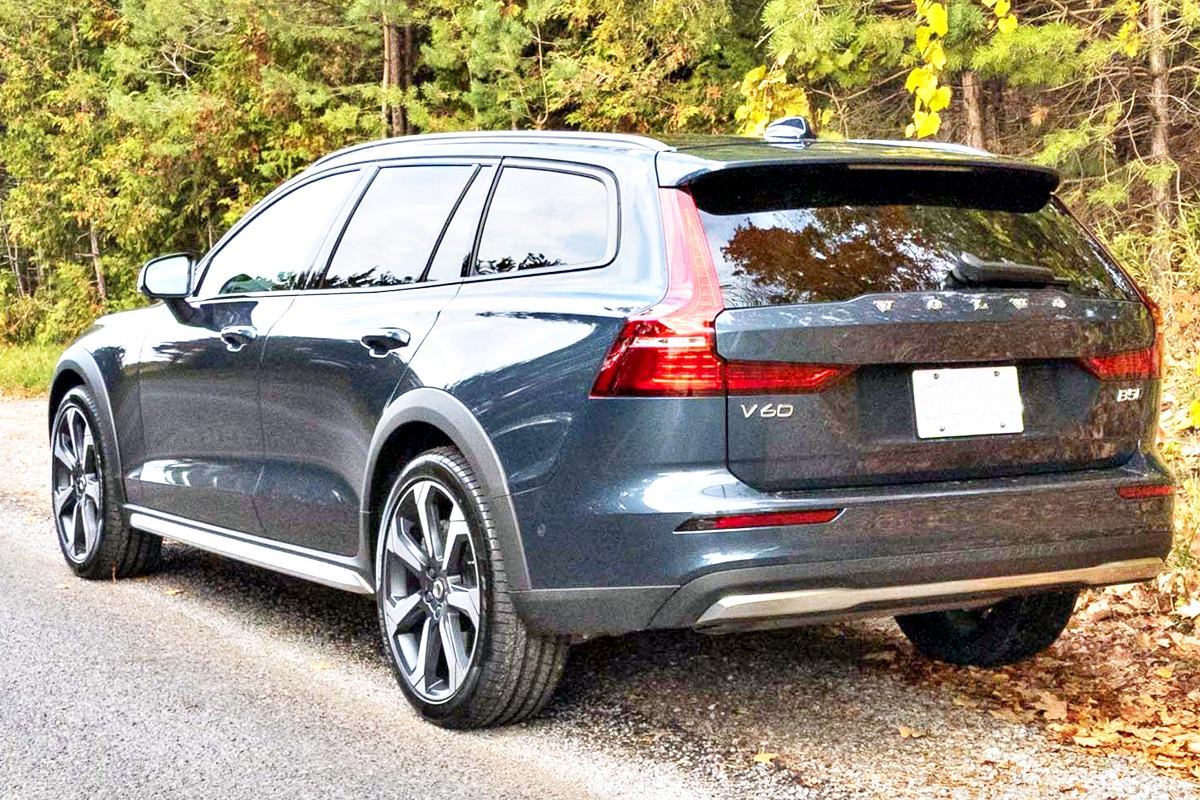 볼보 V60 CC GearJunkie.jpg