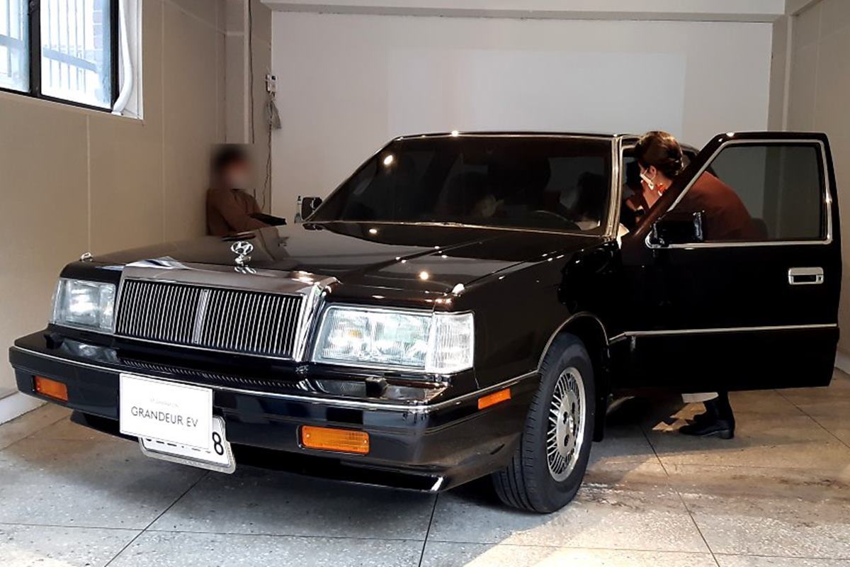 1세대 그랜저를 오마주한 그랜저 EV.jpg