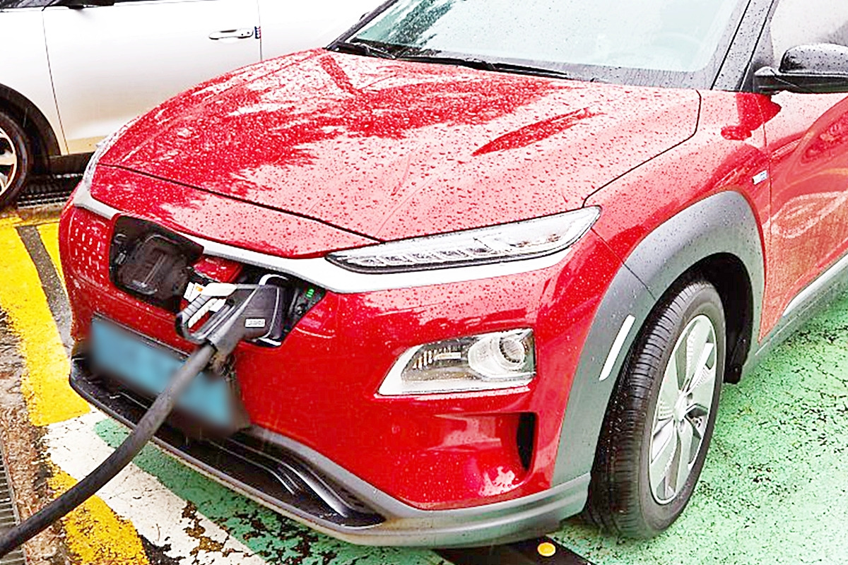 0_코나 일렉트릭 충전.jpg