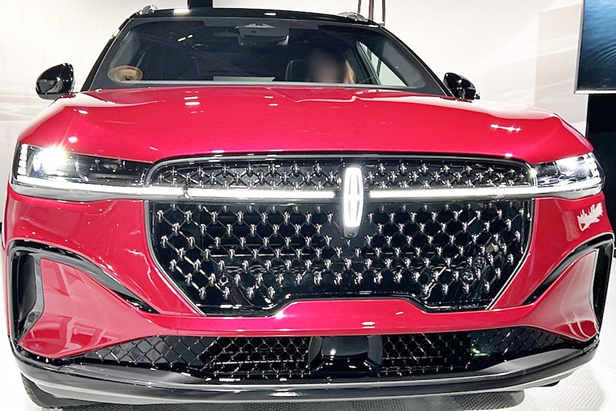 0_링컨 노틸러스_'A Girls Guide to Cars'.jpg