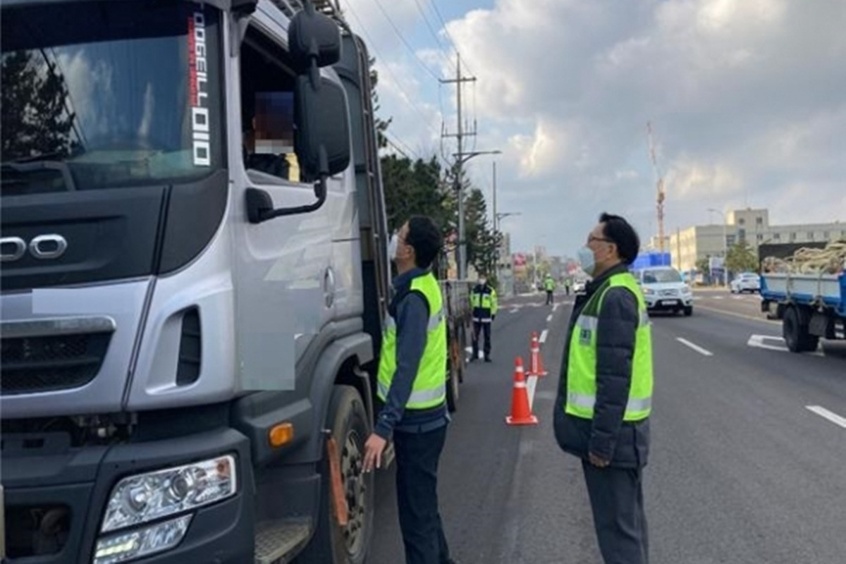 제주일보 판스프링 불법 개조 차량 단속.jpg