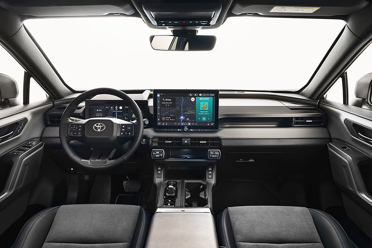 2026-all-newrav4-interior-001.jpg