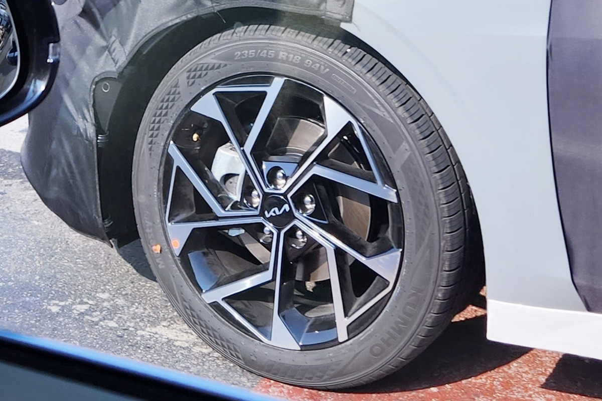 4_기아 K5 페이스리프트 18인치 휠_K5 멤버스.jpg