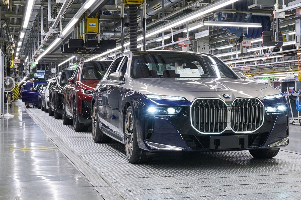 5_BMW 7시리즈 생산라인_AutoEvolution.jpg