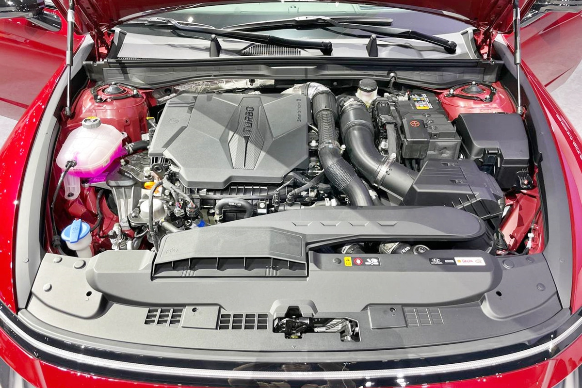 5_현대 쏘나타 디 엣지 N 라인 엔진룸.jpg