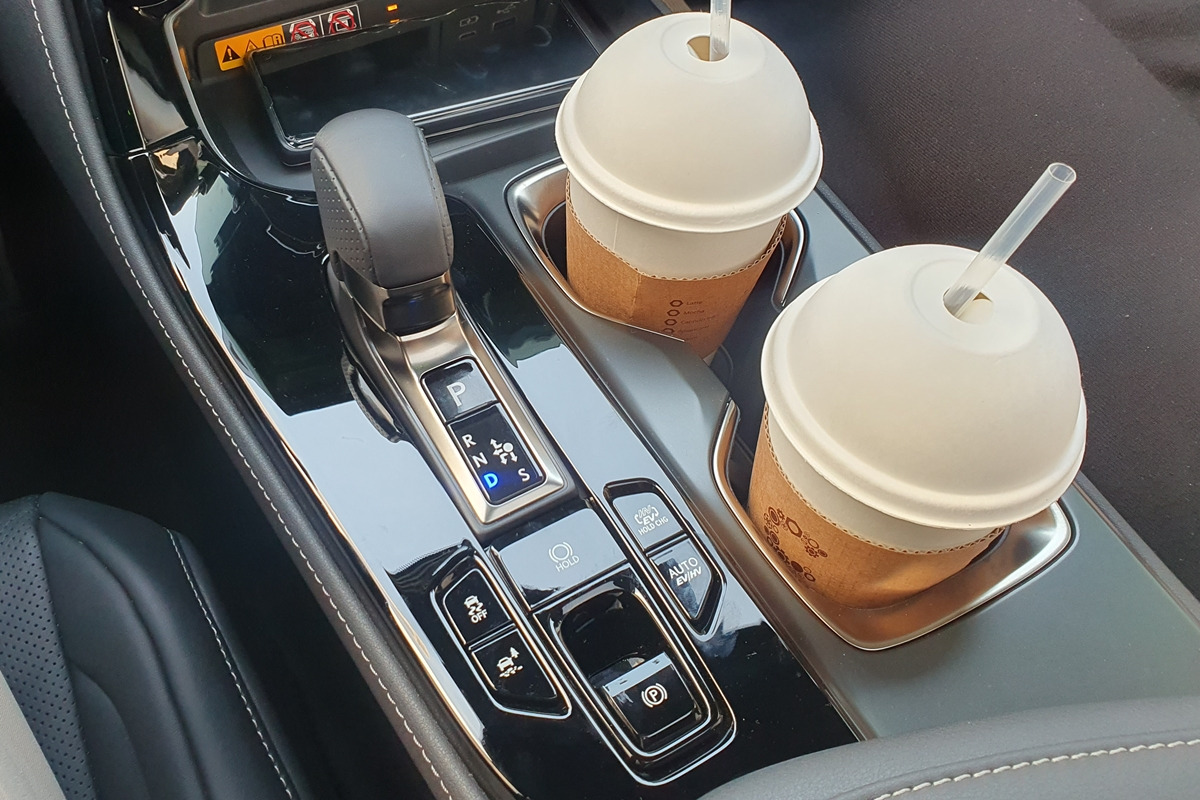 7_렉서스 NX 450h F 스포츠 센터콘솔.jpg