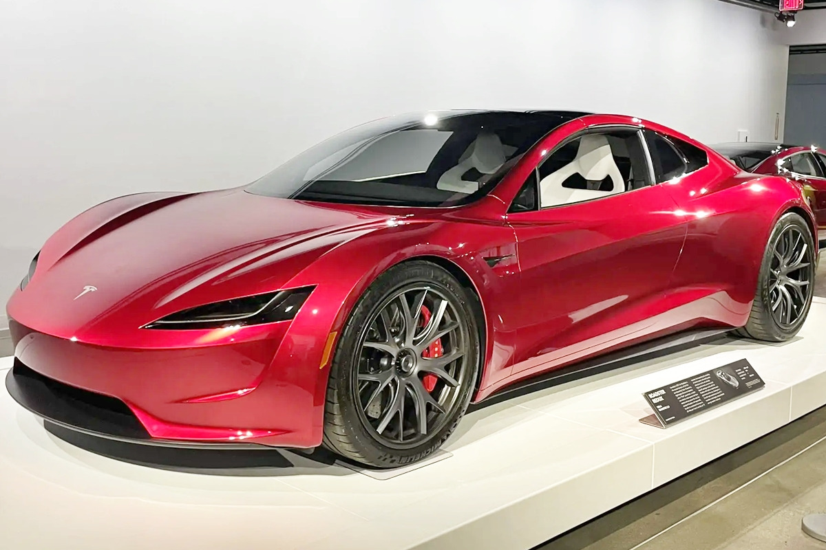 3_테슬라 로드스터 2세대_'Drive Tesla'.jpg