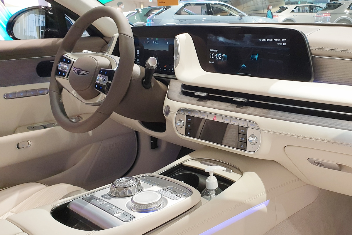 6_제네시스 G90 인테리어_'Wikipedia'.jpg