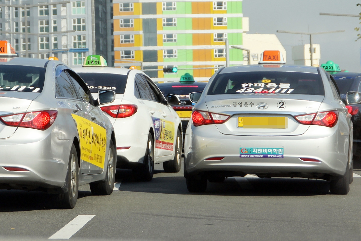 4_방향지시등을 켜지 않은 택시.jpg