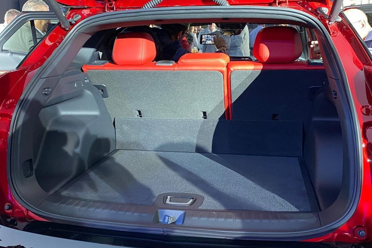 4_쉐보레 블레이저 EV 트렁크_Carscoops.jpg