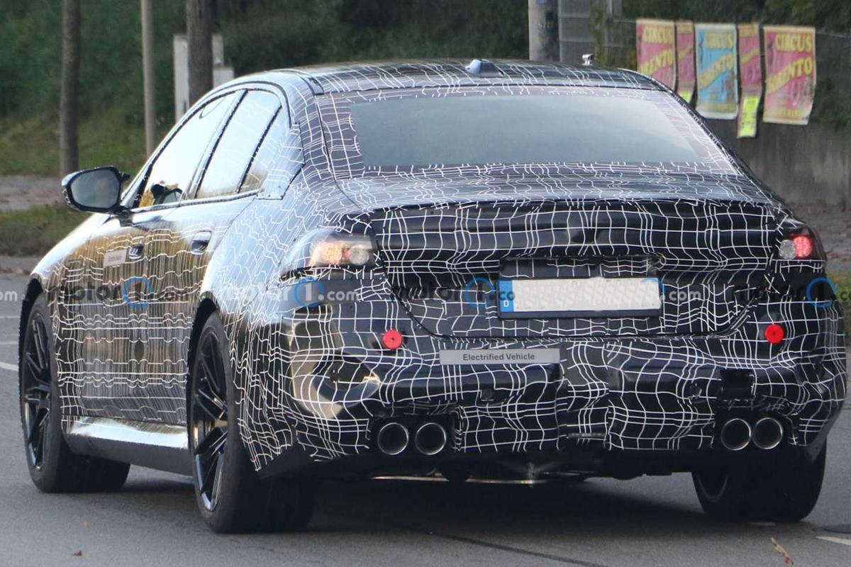 BMW M5 위장막 Motor1.com 3.jpg