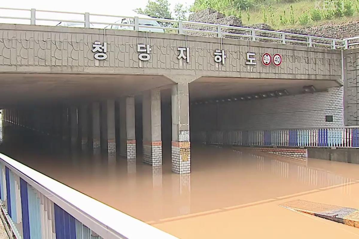 침수된 지하차도.jpg