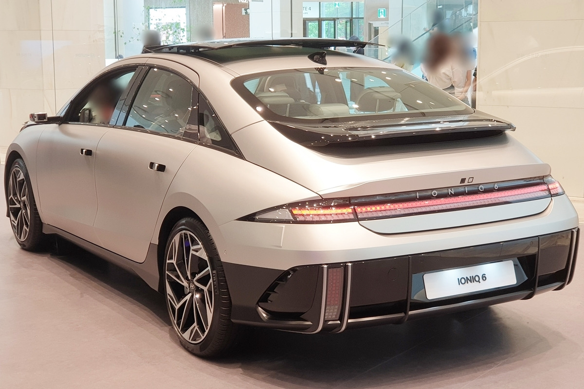 6_현대 아이오닉 6 롱레인지 AWD_Wikipedia.jpg