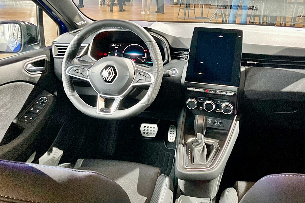 2_르노 클리오 인테리어_fuhrpark.jpg