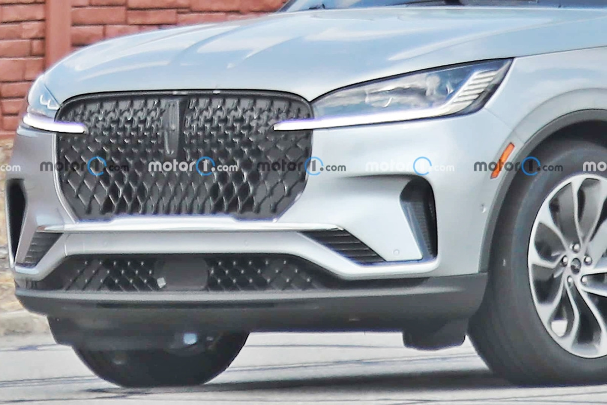 1_링컨 에비에이터 페이스리프트 스파이샷_'Motor 1'.jpg