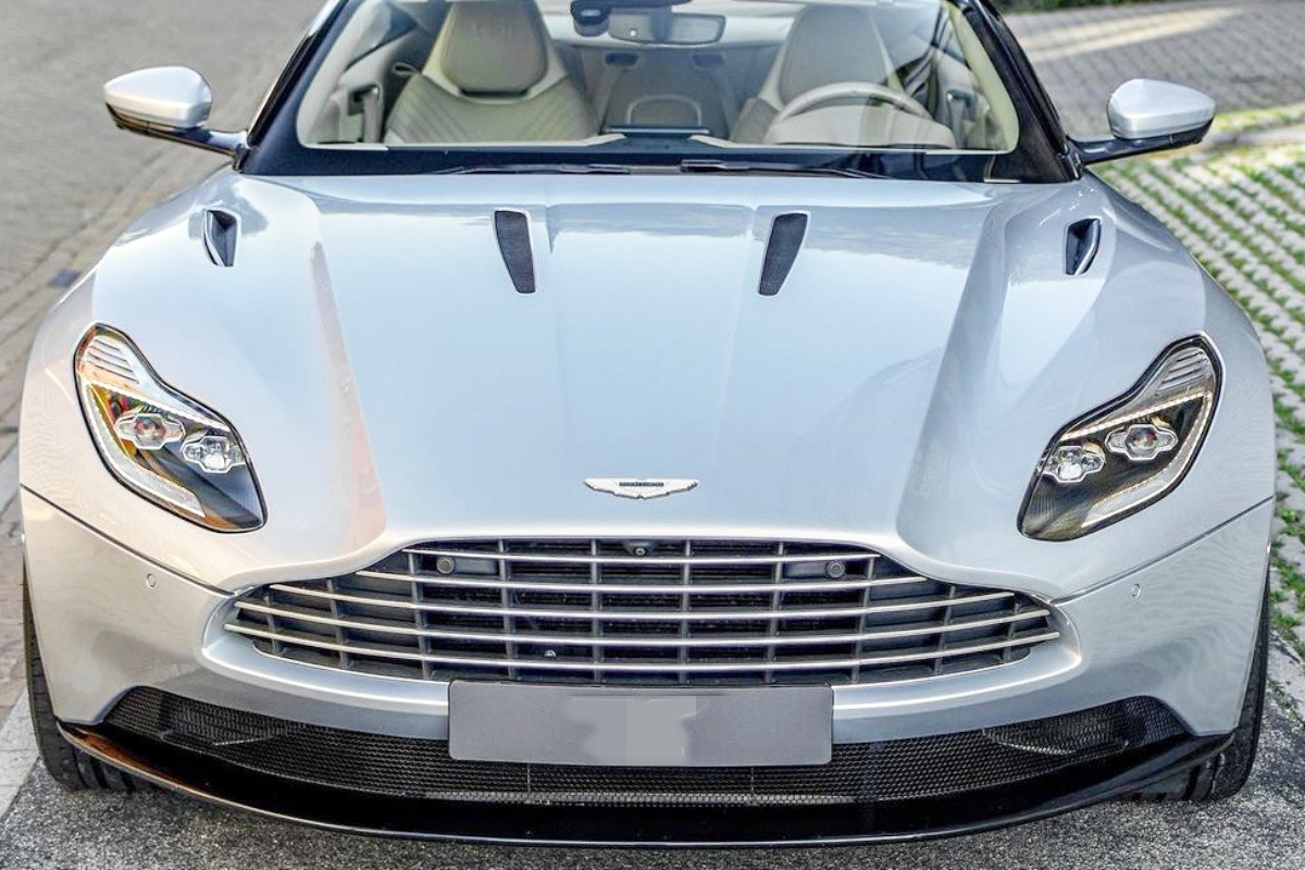 애스턴 마틴 지리 인수.jpg