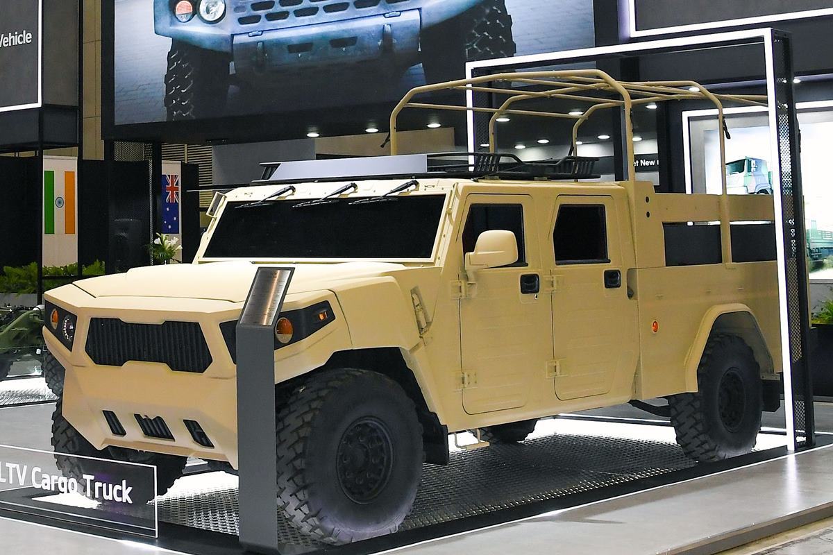 수소 전지 군용 트럭.jpg