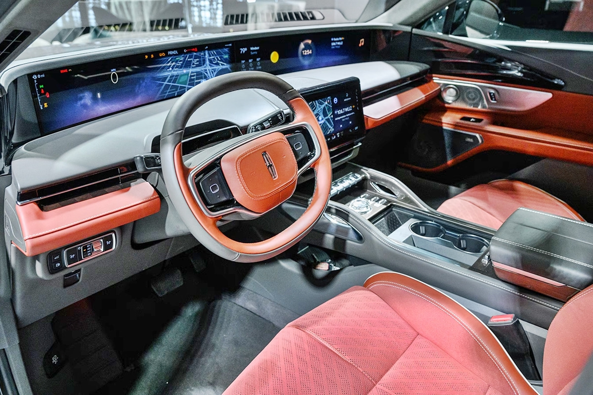 3_링컨 노틸러스 인테리어_'Motor Trend'.jpg