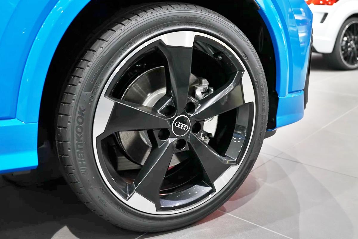 4_아우디 Q2 페이스리프트 S 라인 휠_유튜브 채널_Audiview.jpg