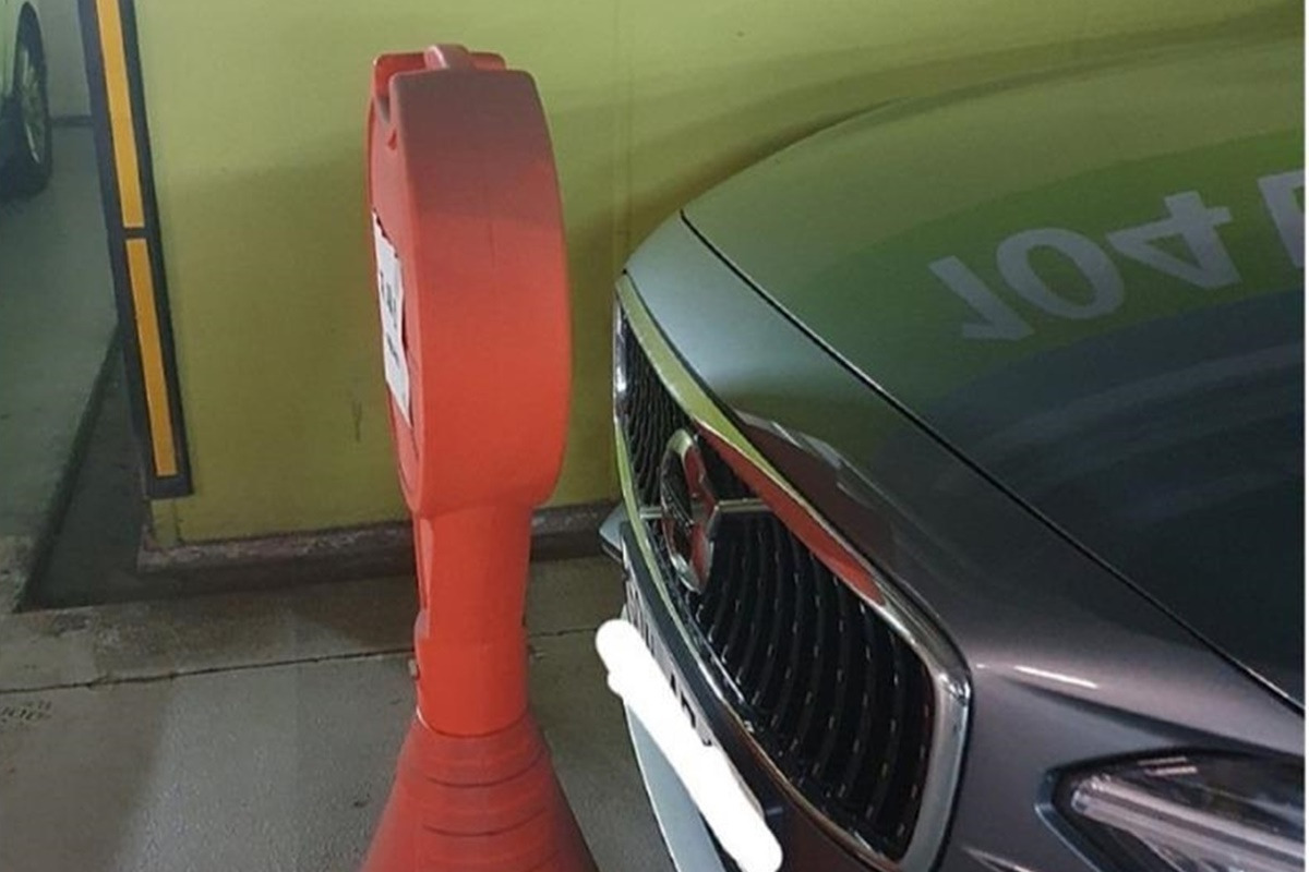 11-1 통로 주차한 볼보, 보배드림.jpg