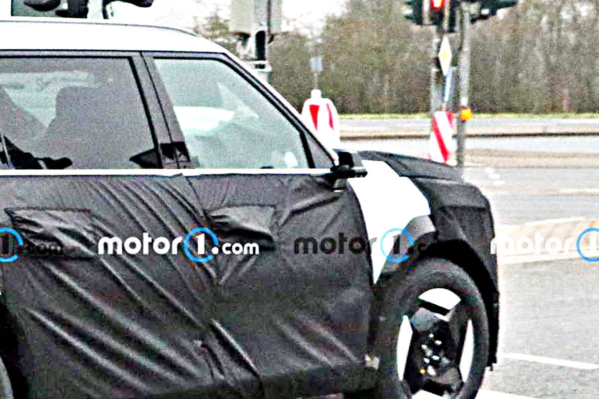 디지털 사이드 미러 탑재 모델 Motor1.jpg