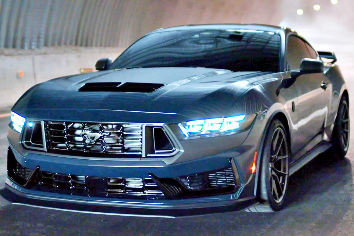 포드 머스탱 다크호스 Dailymotion.jpg