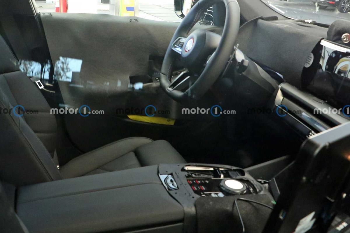 BMW M5 위장막 Motor1.com 2.jpg