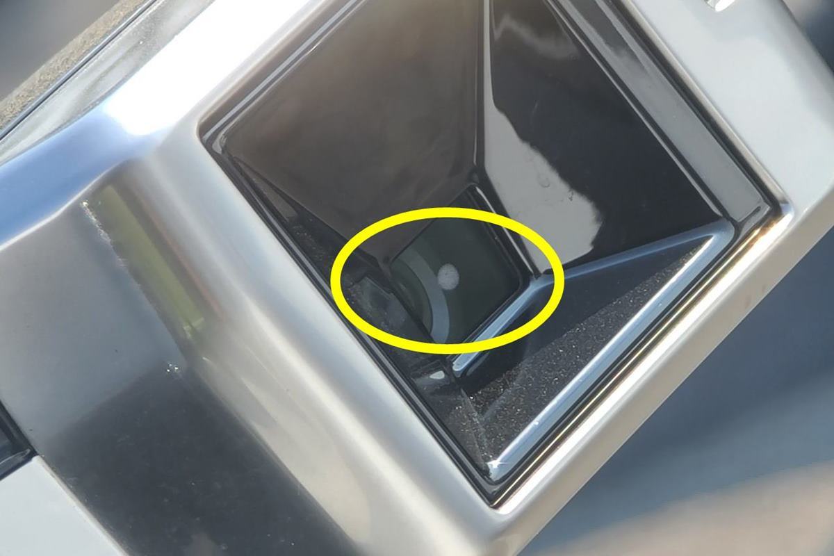 아이오닉 맴버스 카메라에 낀 습기.jpg